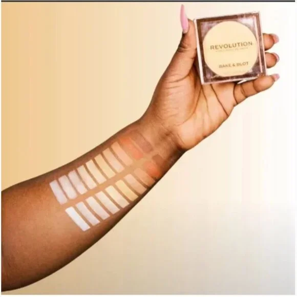 Revolution Makeup London Bake & Blot Pressed Powder Banana Vegan Matte Finish - Picture 3 of 5